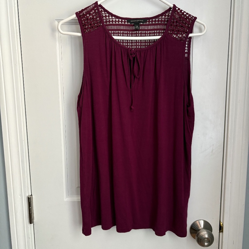 Banana Republic sleeveless top with tie front + lace trim,  Size M